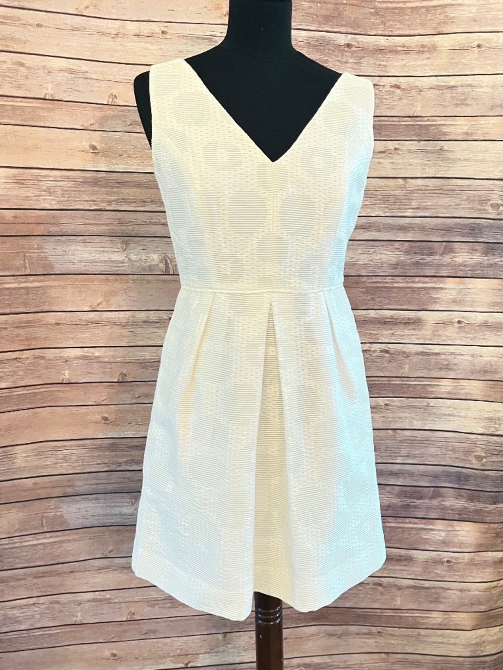 J. Crew White Jacquard Seersucker Fit & Flare Sleeveless Dress $118 Size 2